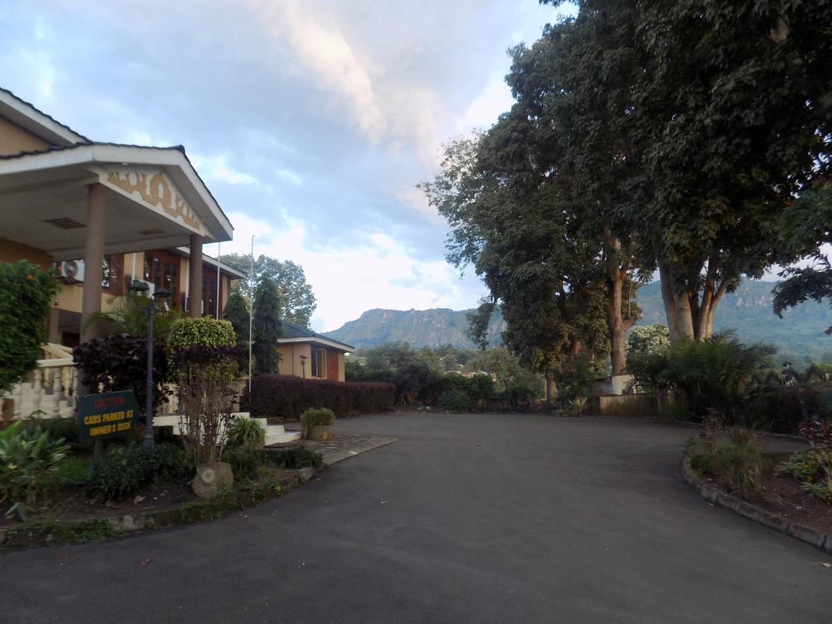 Kayegi Hotel Mbale Экстерьер фото